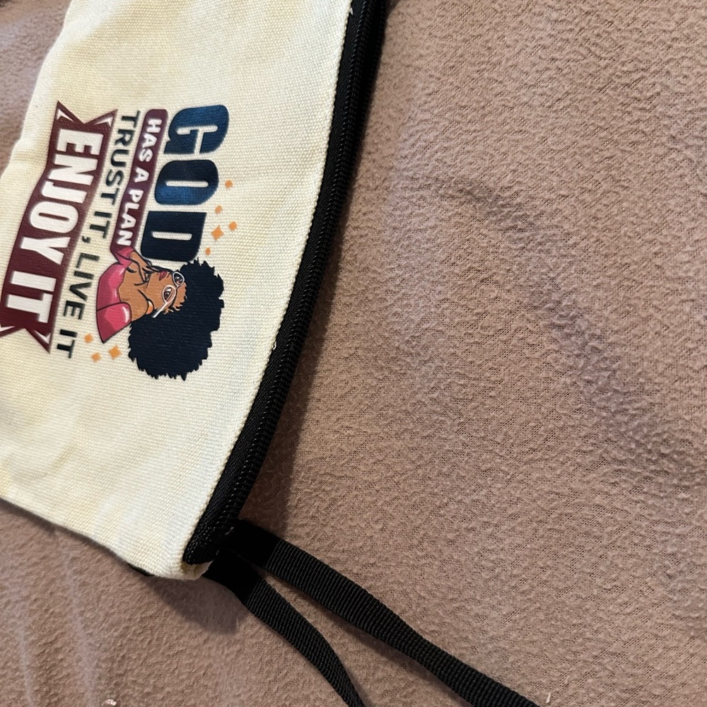 Stylish Cream Wristlet Clutch - Picture 8 of 9